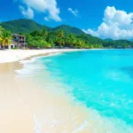 entdecken sie, warum der türkisfarbene traumstrand heute viele anwohner in finanzielle schwierigkeiten bringt und welche auswirkungen dies auf die lokale gemeinschaft hat.